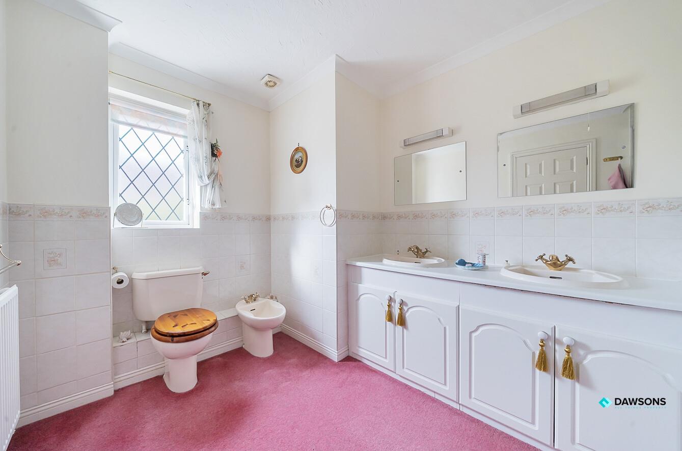Ffordd Draenen Ddu, West Cross, Swansea, SA3 5RP